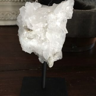 Bergkristal kluster op voet